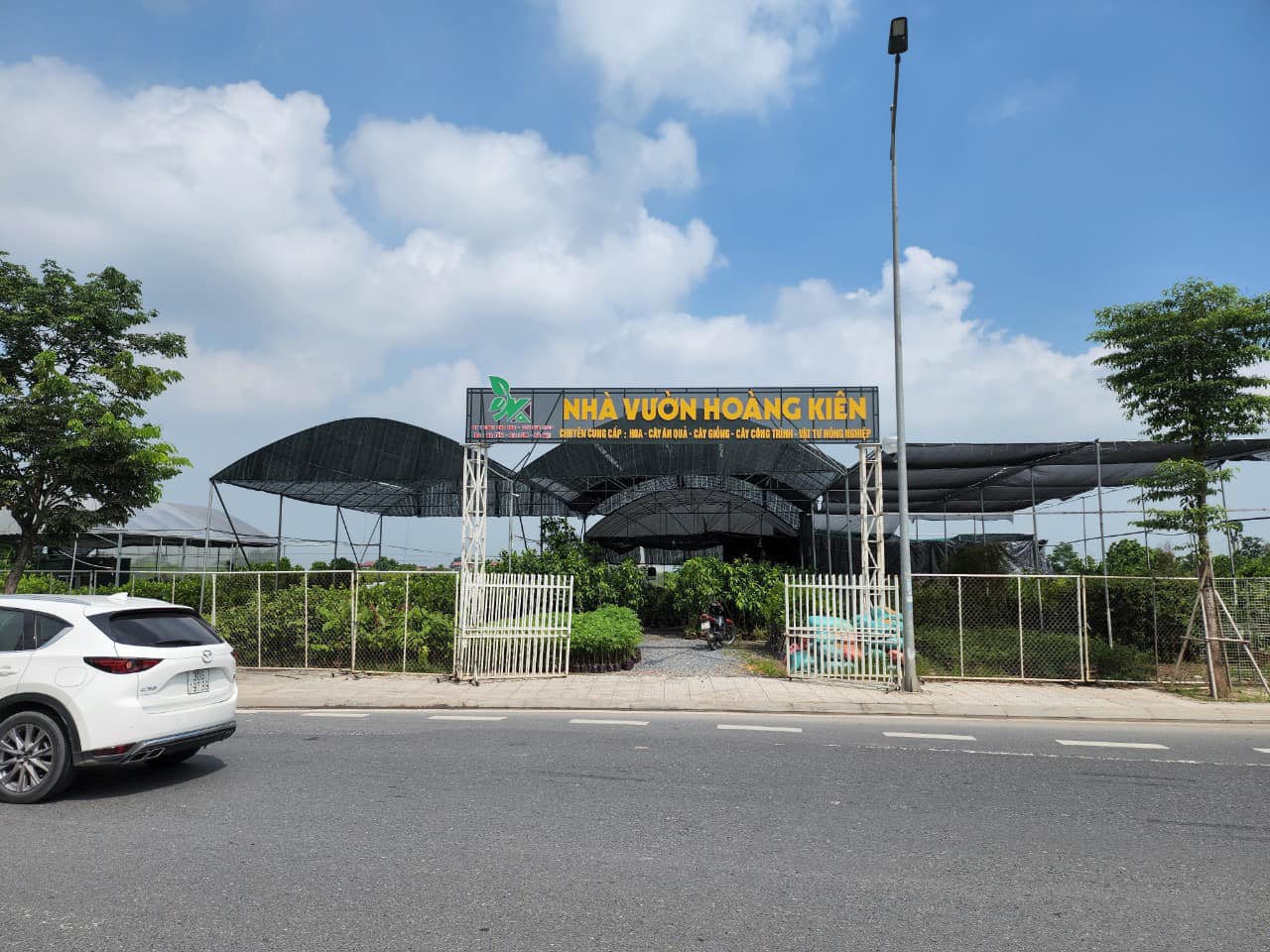 Nhà vườn Hoàng Kiên uy tín tại miền Nam, chuyên cung cấp cây ăn quả, cây giống, cây cảnh trang trí, trái vườn chuyên nghiệp, địa chỉ đáng tin cậy cho nông nghiệp phát triển.